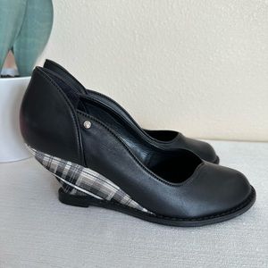 KAJU by A.G. Giraudon Black Scalloped Leather Plaid Wedge Pumps Women’s 6 Brazil